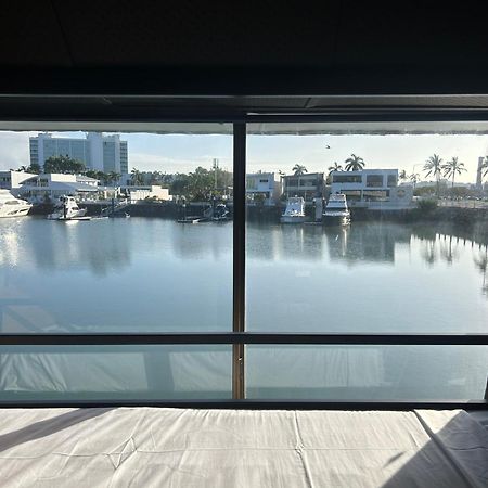 The Pier Pods On The Water- 50M From Townsville Bus Terminal And Ferry Terminal- Passport Id Requried ภายนอก รูปภาพ