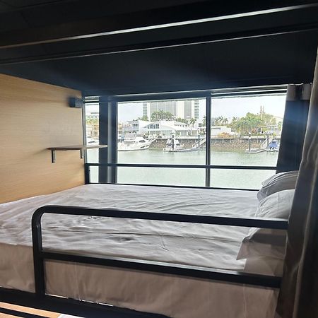 The Pier Pods On The Water- 50M From Townsville Bus Terminal And Ferry Terminal- Passport Id Requried ภายนอก รูปภาพ