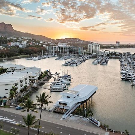 The Pier Pods On The Water- 50M From Townsville Bus Terminal And Ferry Terminal- Passport Id Requried ภายนอก รูปภาพ