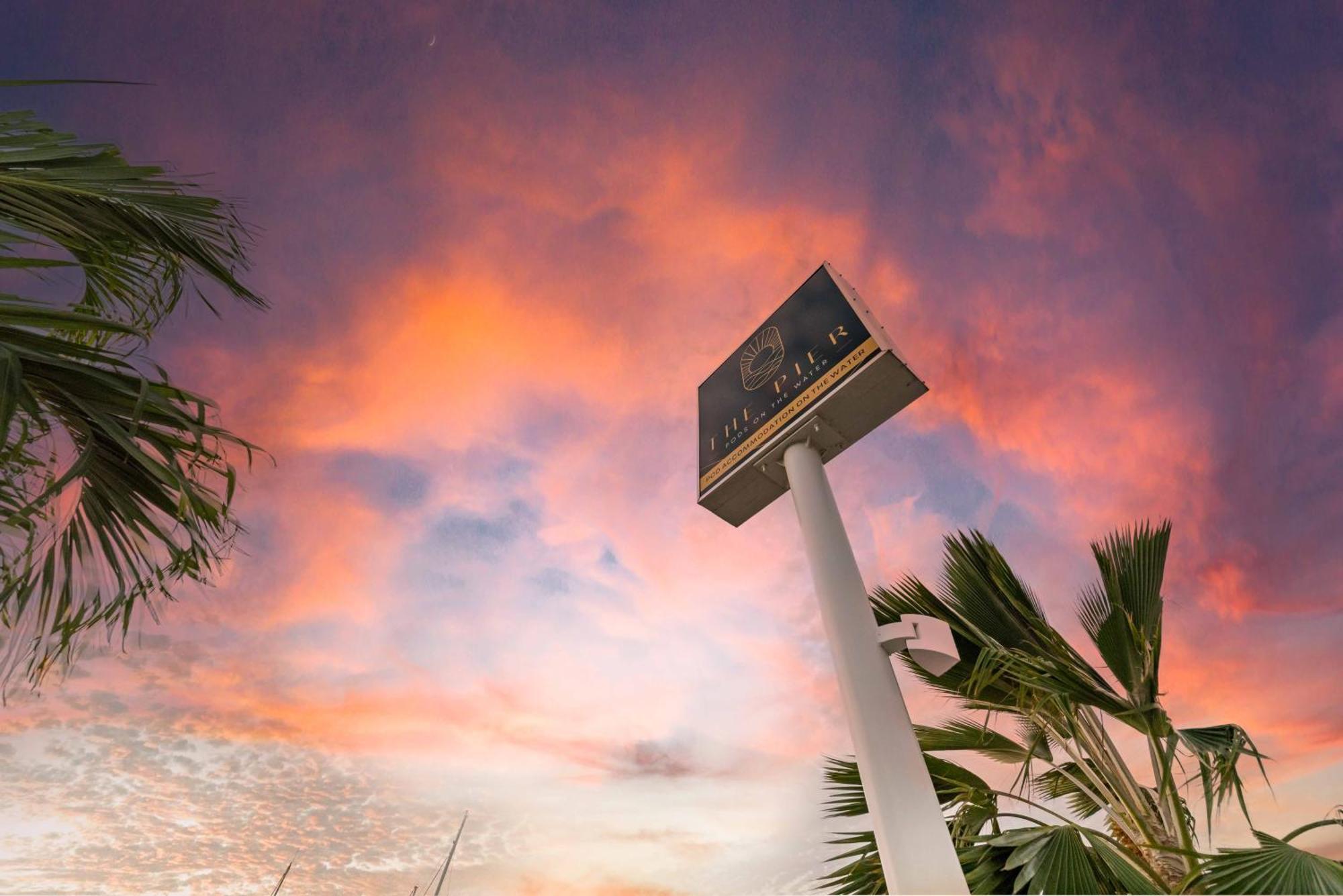The Pier Pods On The Water- 50M From Townsville Bus Terminal And Ferry Terminal- Passport Id Requried ภายนอก รูปภาพ