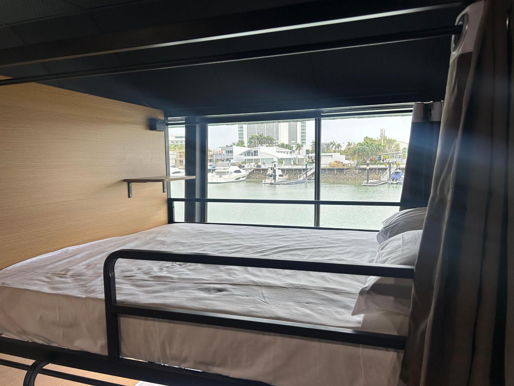 The Pier Pods On The Water- 50M From Townsville Bus Terminal And Ferry Terminal- Passport Id Requried ภายนอก รูปภาพ
