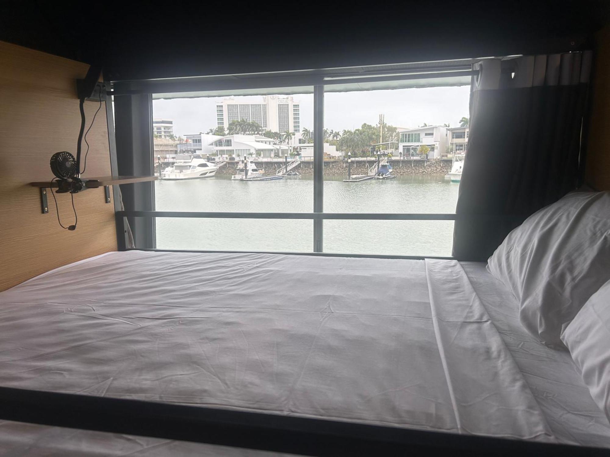 The Pier Pods On The Water- 50M From Townsville Bus Terminal And Ferry Terminal- Passport Id Requried ภายนอก รูปภาพ