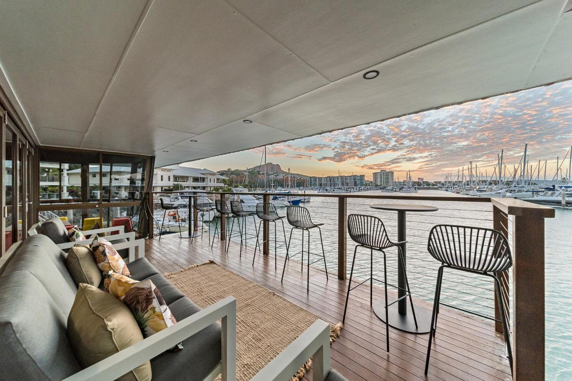 The Pier Pods On The Water- 50M From Townsville Bus Terminal And Ferry Terminal- Passport Id Requried ภายนอก รูปภาพ