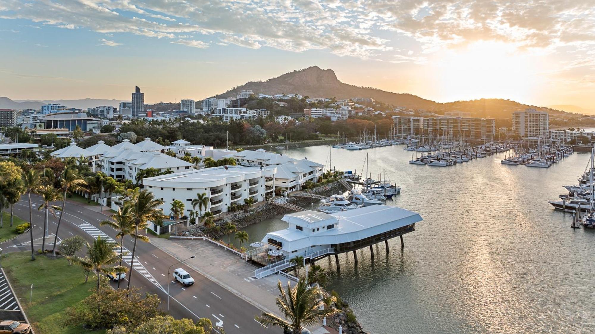 The Pier Pods On The Water- 50M From Townsville Bus Terminal And Ferry Terminal- Passport Id Requried ภายนอก รูปภาพ