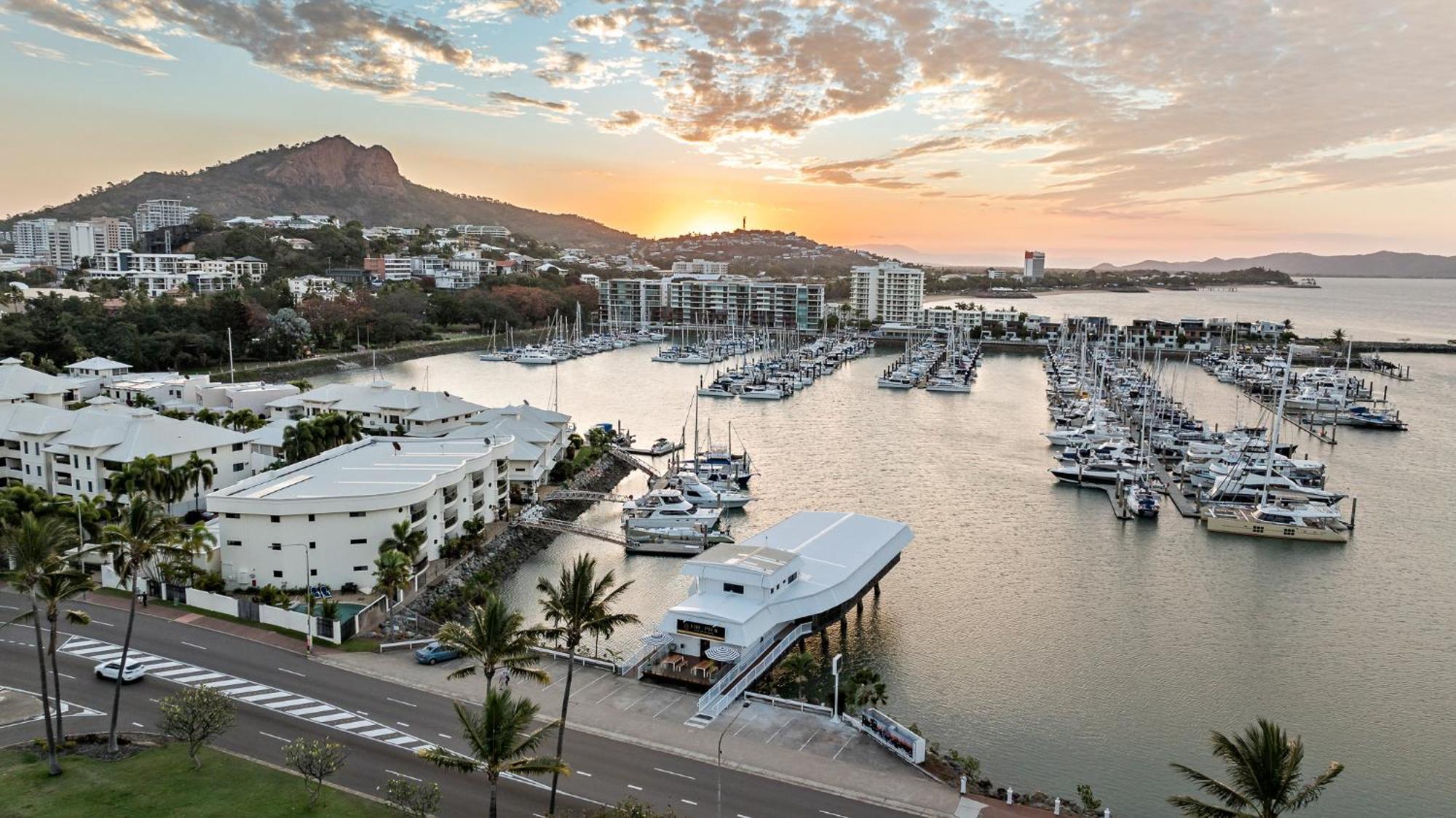 The Pier Pods On The Water- 50M From Townsville Bus Terminal And Ferry Terminal- Passport Id Requried ภายนอก รูปภาพ