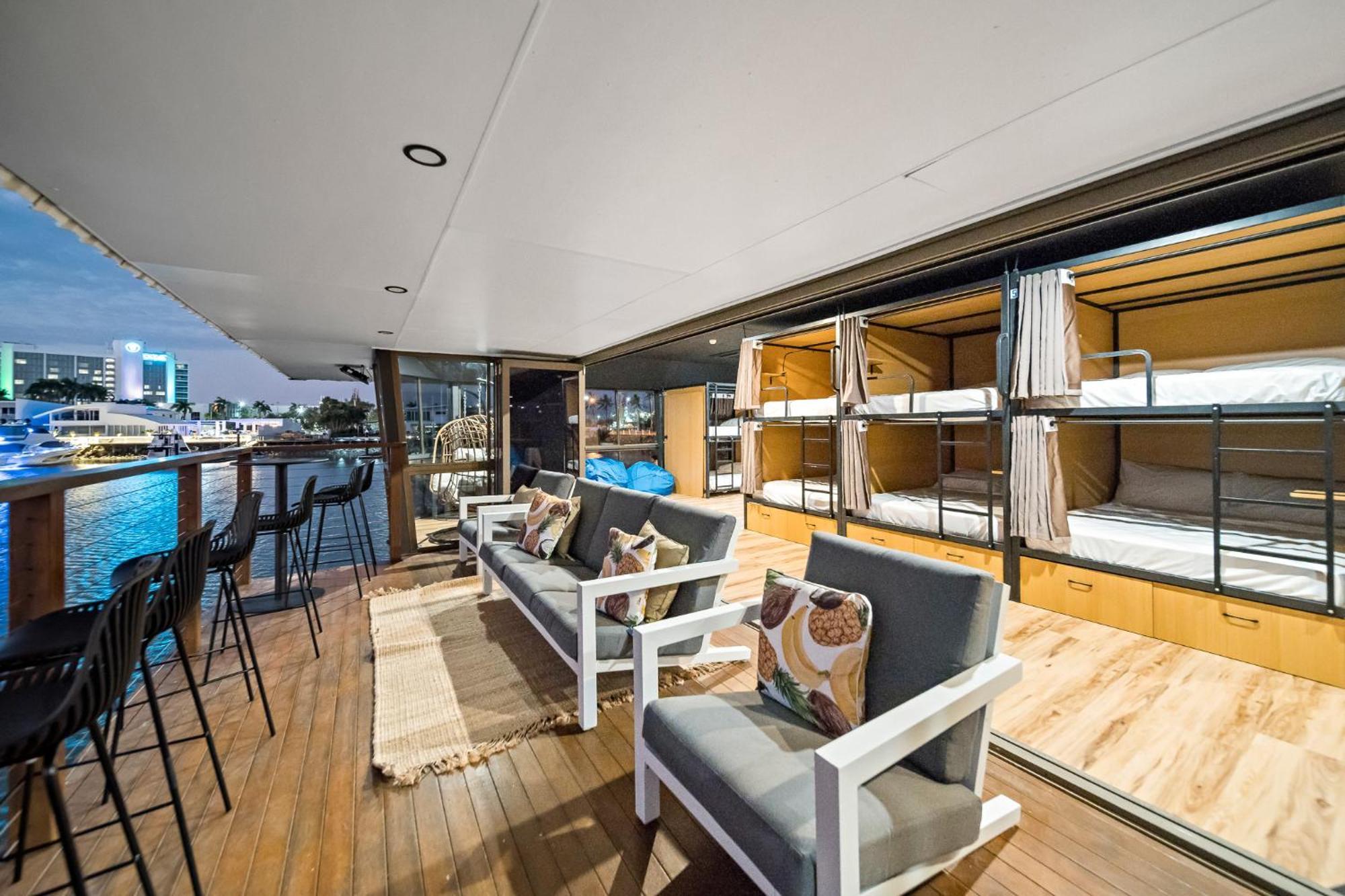 The Pier Pods On The Water- 50M From Townsville Bus Terminal And Ferry Terminal- Passport Id Requried ภายนอก รูปภาพ