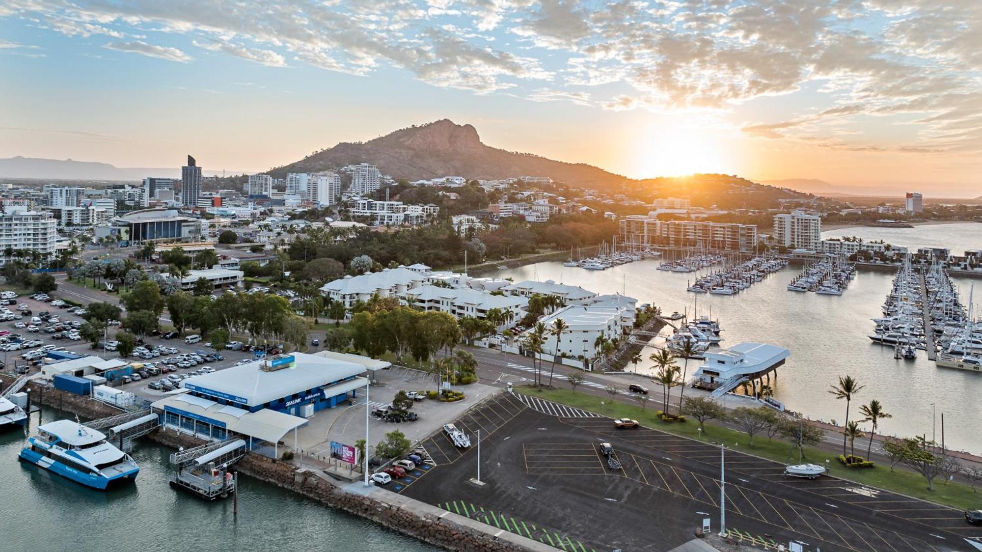 The Pier Pods On The Water- 50M From Townsville Bus Terminal And Ferry Terminal- Passport Id Requried ภายนอก รูปภาพ