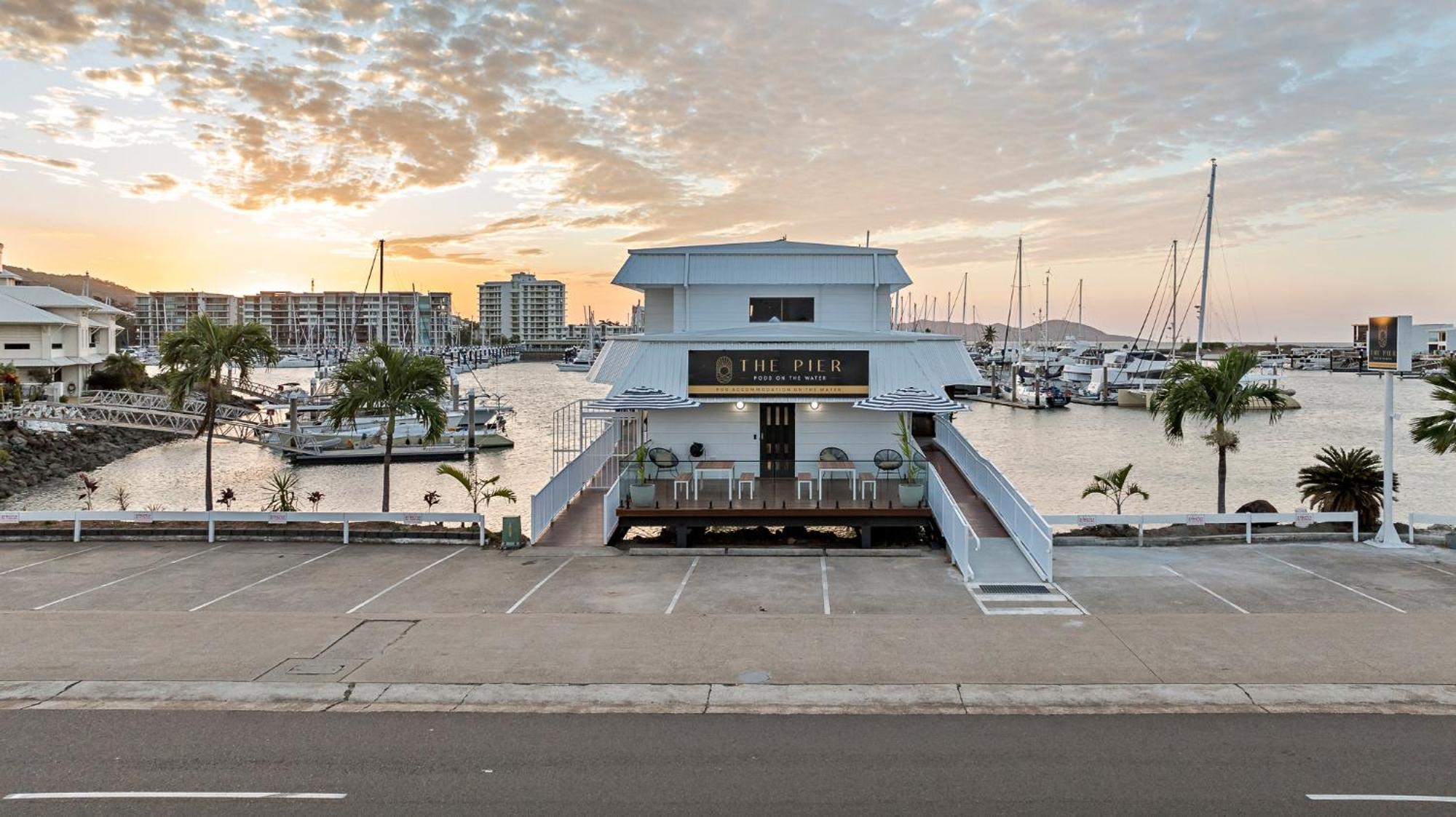 The Pier Pods On The Water- 50M From Townsville Bus Terminal And Ferry Terminal- Passport Id Requried ภายนอก รูปภาพ